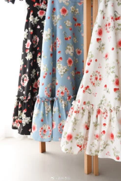 Early Summer Strawberry Picture Book One-Piece Dress With Ribbon Hair Accessory -LOLITA Shop 699d034bgy1hp7qcndas9j21jk2bcx6p