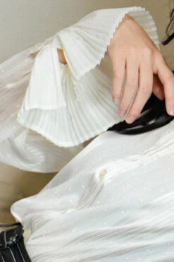French Retro Pleated Cuff White Blouse 22 French Retro Pleated Cuff White Blouse -LOLITA Shop O1CN01s0hAVc2IjzOmuJS7Z 0 item pic
