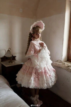 [Pre-orders Available Until 8/15] Labyrinth Doll 3-piece Set: Jumper Skirt, Princess Sleeves, And Cape -LOLITA Shop e00bad86gy1hrwyoc78udj237k4tc7wo