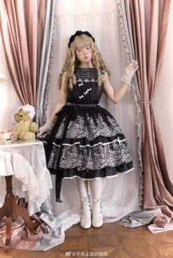 [Sales Period Ended] Fourteen-line Poem Summer Embroidered Top, Sleeveless Type -LOLITA Shop e5baa09dgy1hq6m89dzgrj21sl2og1ky